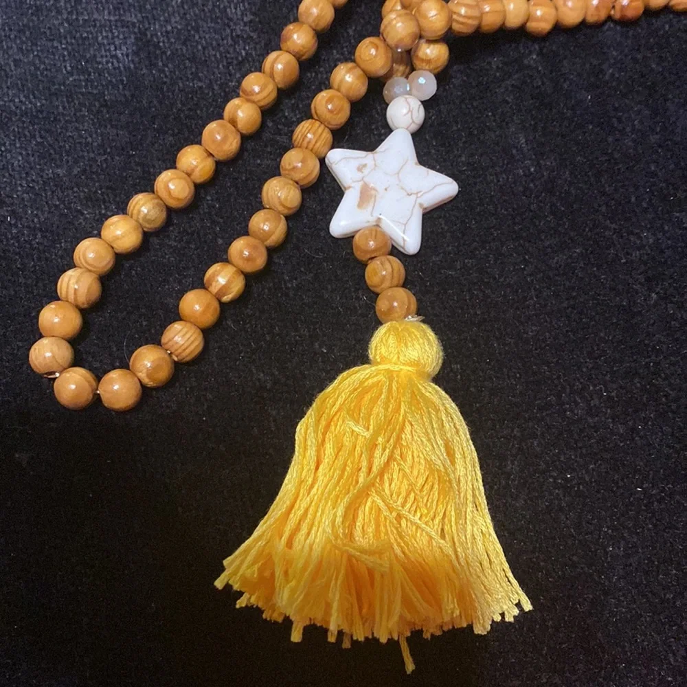 46” cream and brown beaded necklace $10.00 - Picture 2 of 4